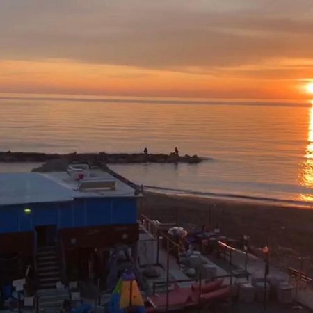 Roma Meraviglioso Attico Sul Mare Ladispoli Exteriör bild